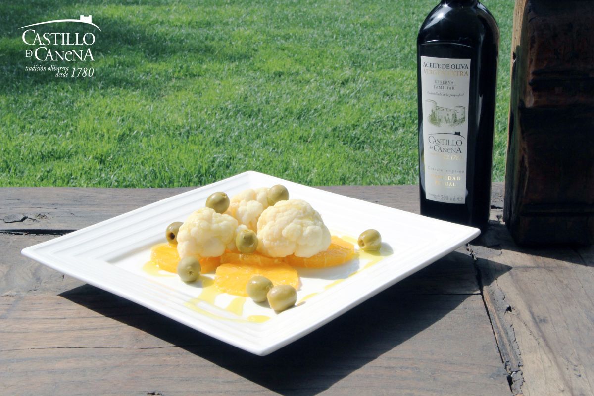 Ensalada de coliflor, naranja, aceitunas y AOVE