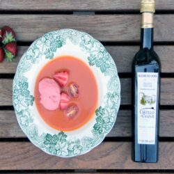 receta de gazpacho de fresas y aove